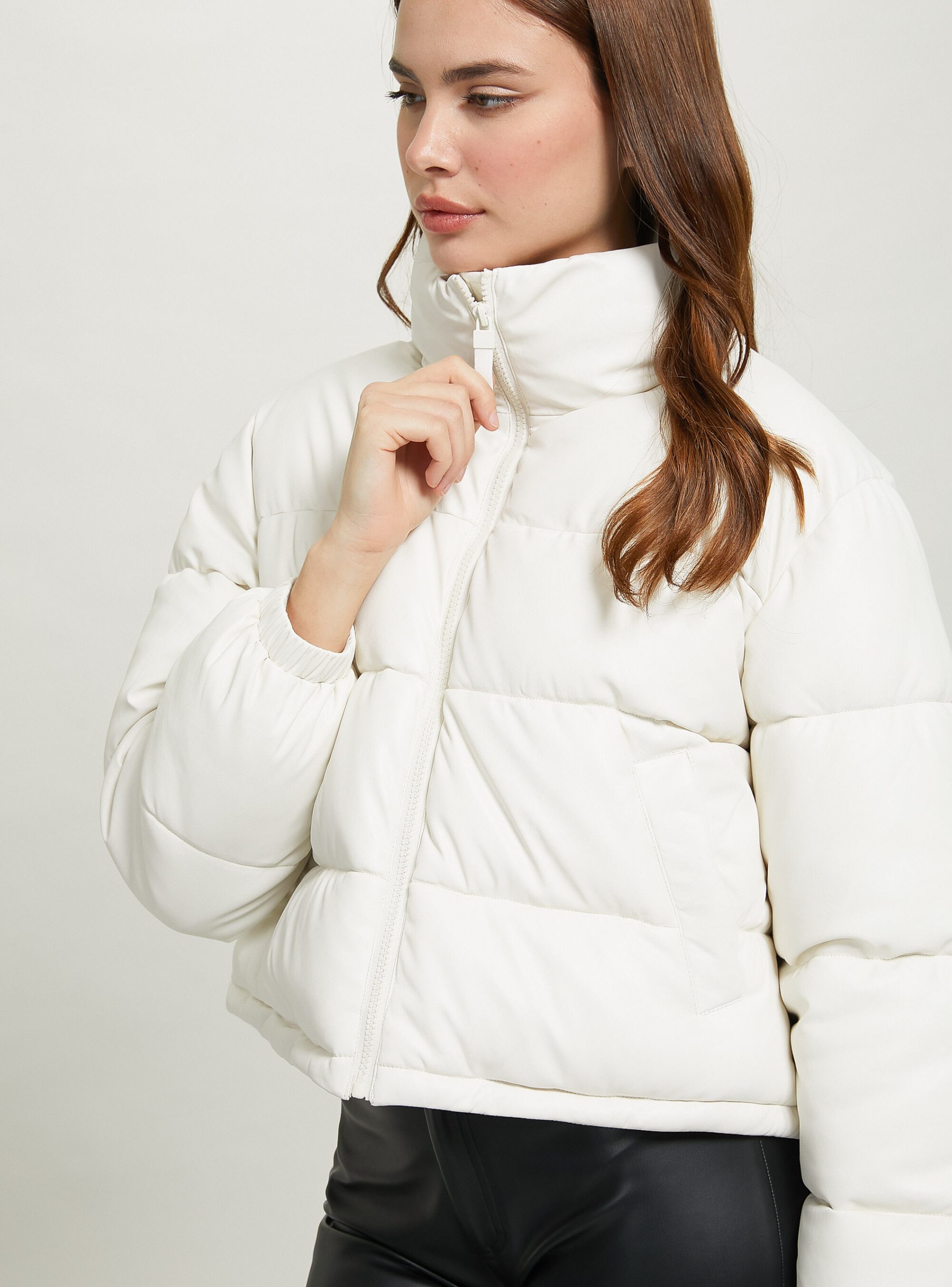 Alcott Wh2 White Stilvoll Frauen Mäntel Und Jacken Cropped Leather-Effect Jacket – 1