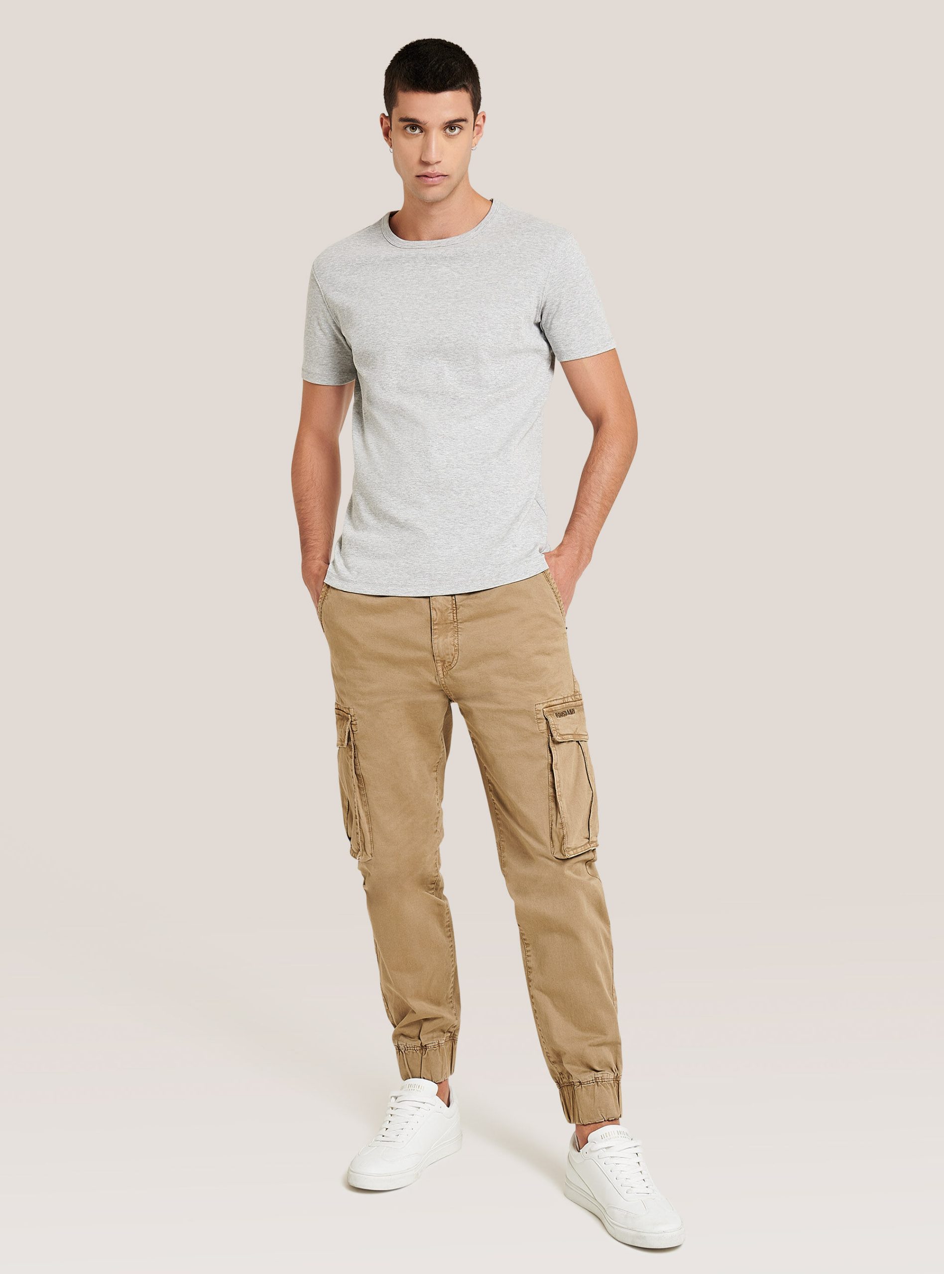 Einfarbiges Basic-T-Shirt Mit Rundhalsausschnitt Alcott T-Shirts C143 Light Grey M Männer Popularität – 2