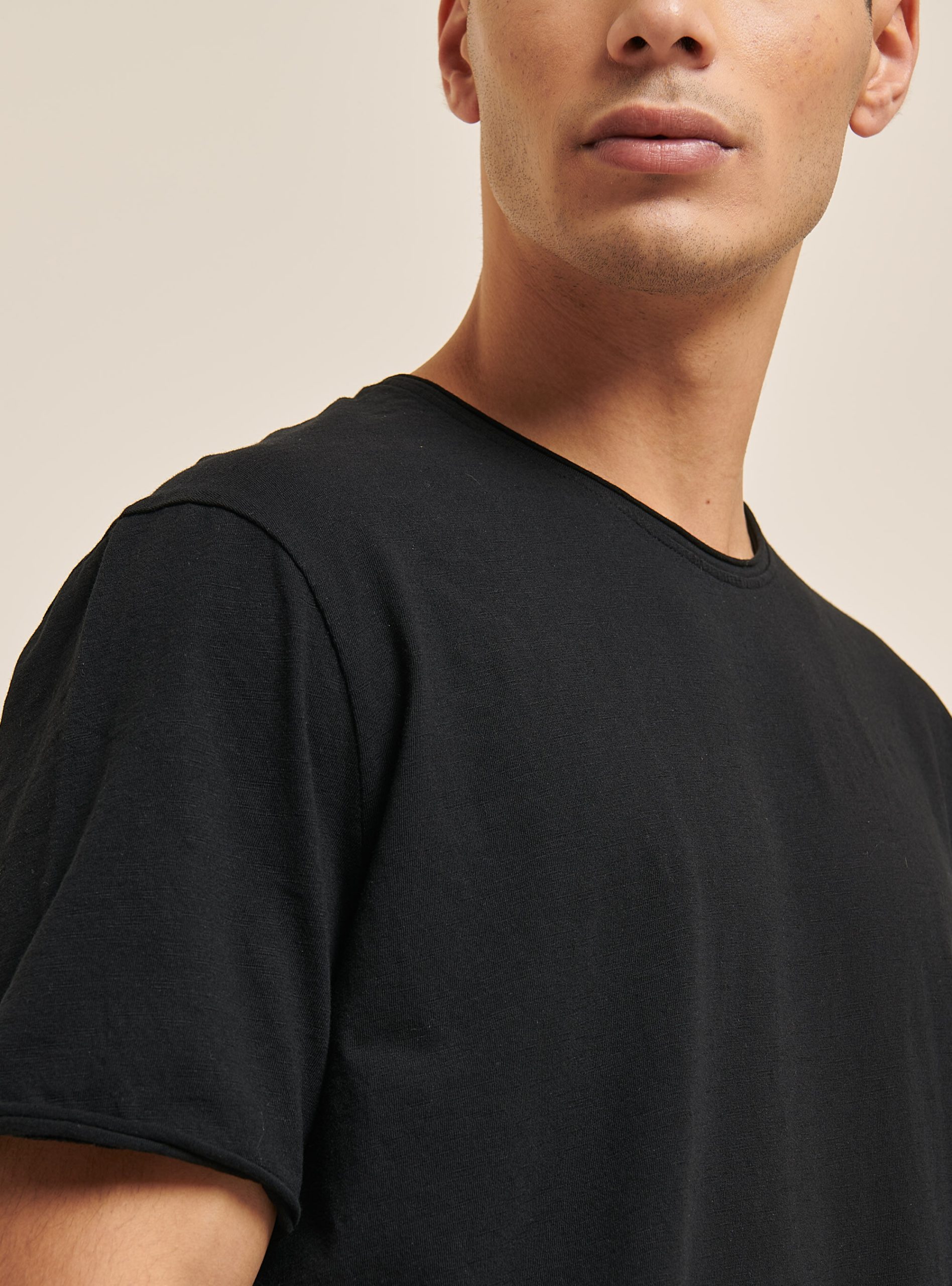 Einfarbiges T-Shirt Aus Baumwolle Alcott T-Shirts Männer Wesentlich C101 Black – 1