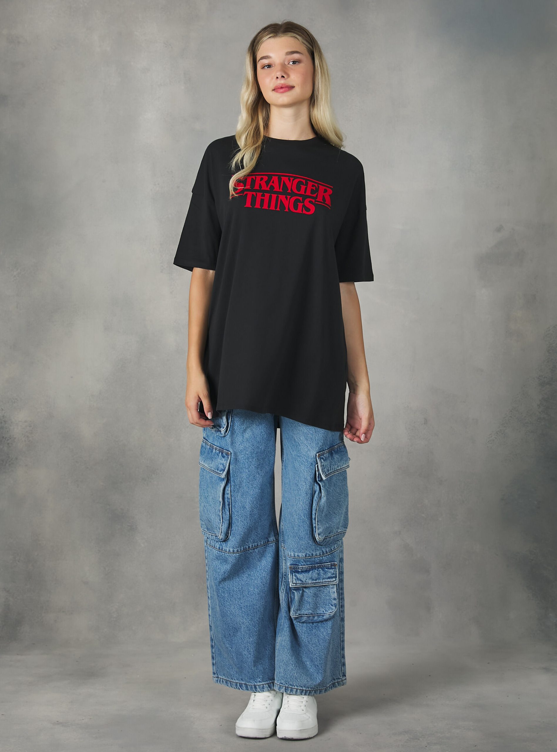 Frauen Bk1 Black Stranger Things / Alcott Oversized T-Shirt Kaufen T-Shirt – 1
