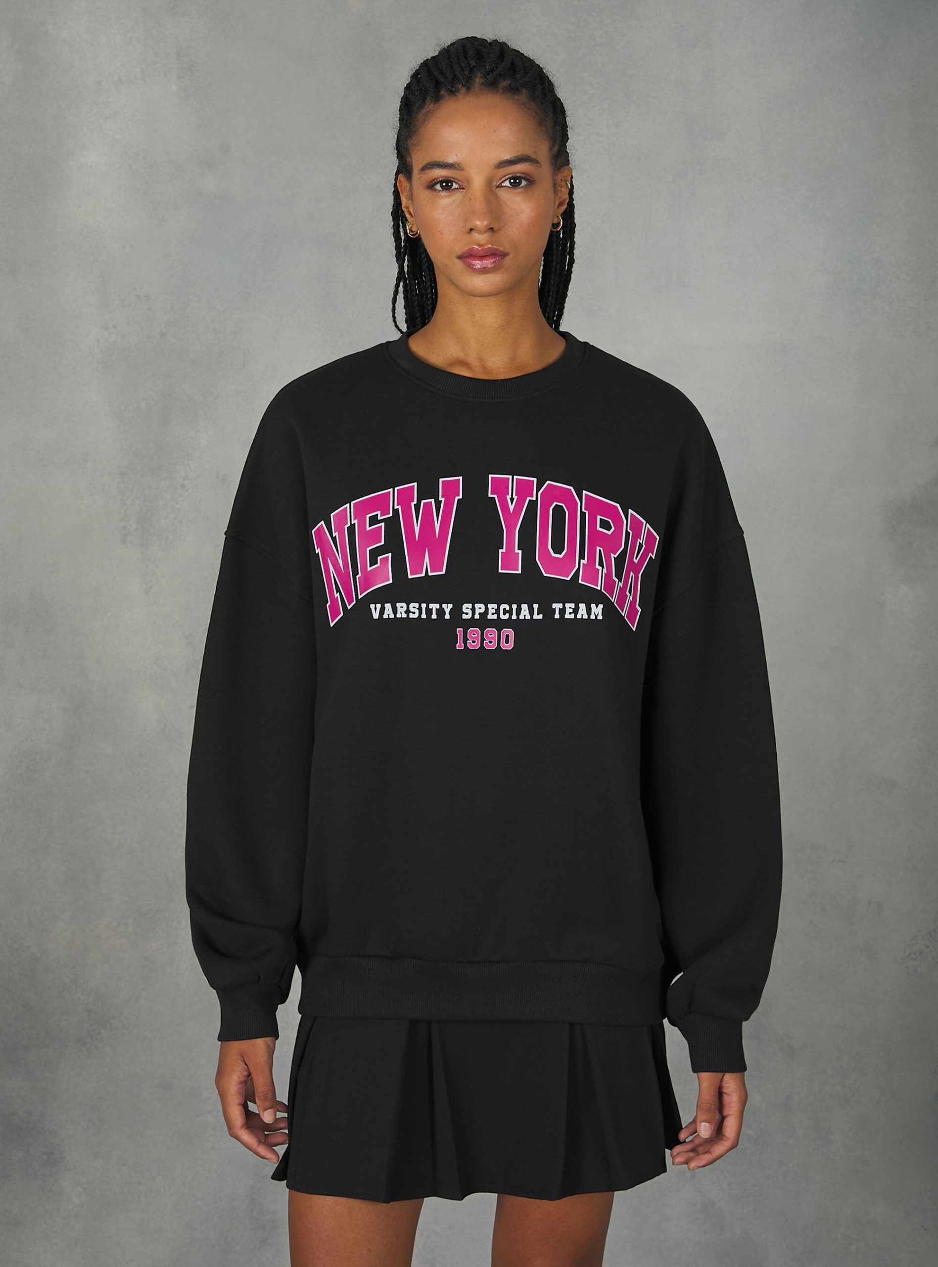 Geschäft Sweatshirts Alcott Bk1 Black Crewneck College Comfort Fit Sweatshirt Frauen – 2