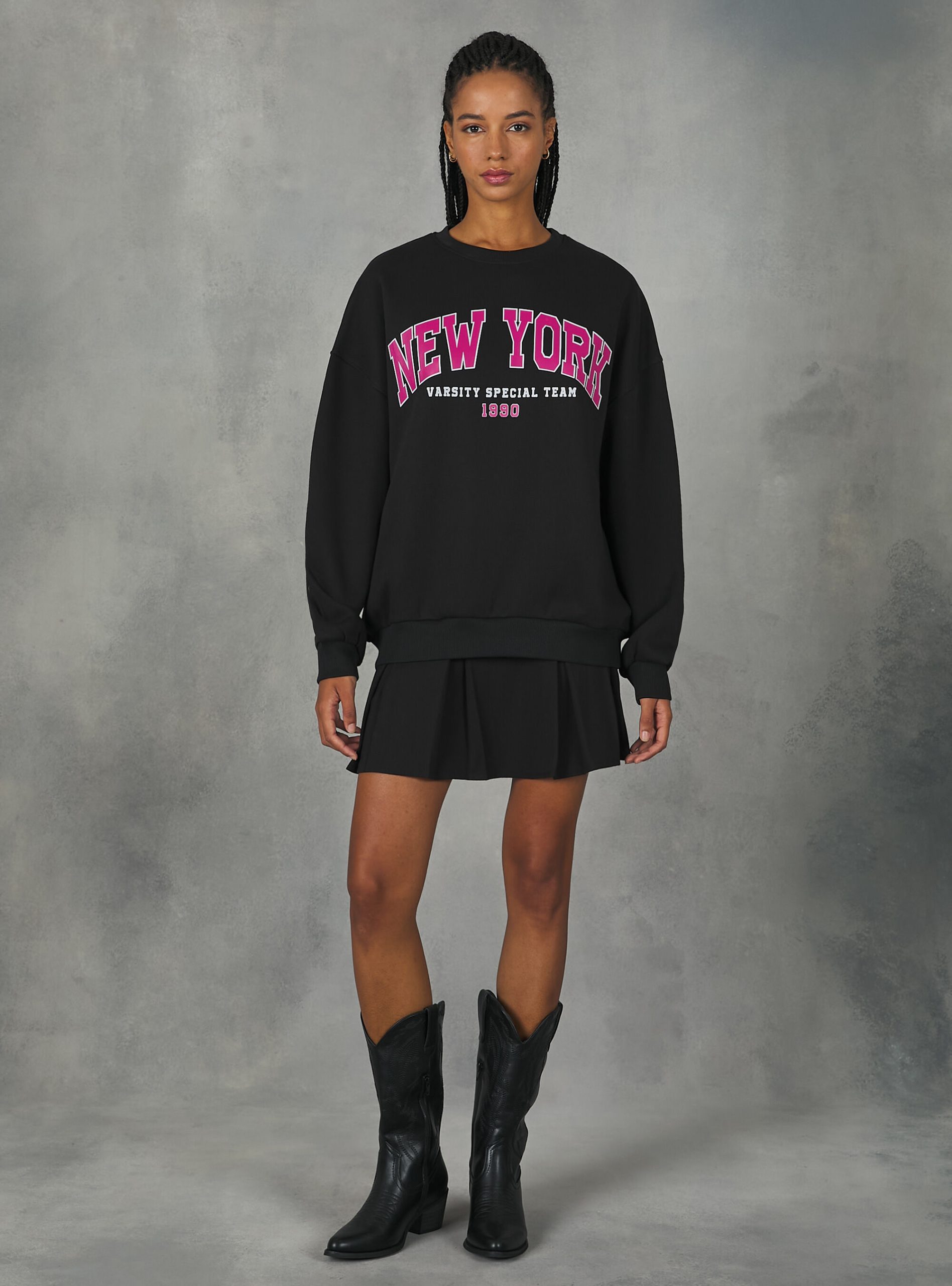 Geschäft Sweatshirts Alcott Bk1 Black Crewneck College Comfort Fit Sweatshirt Frauen – 1