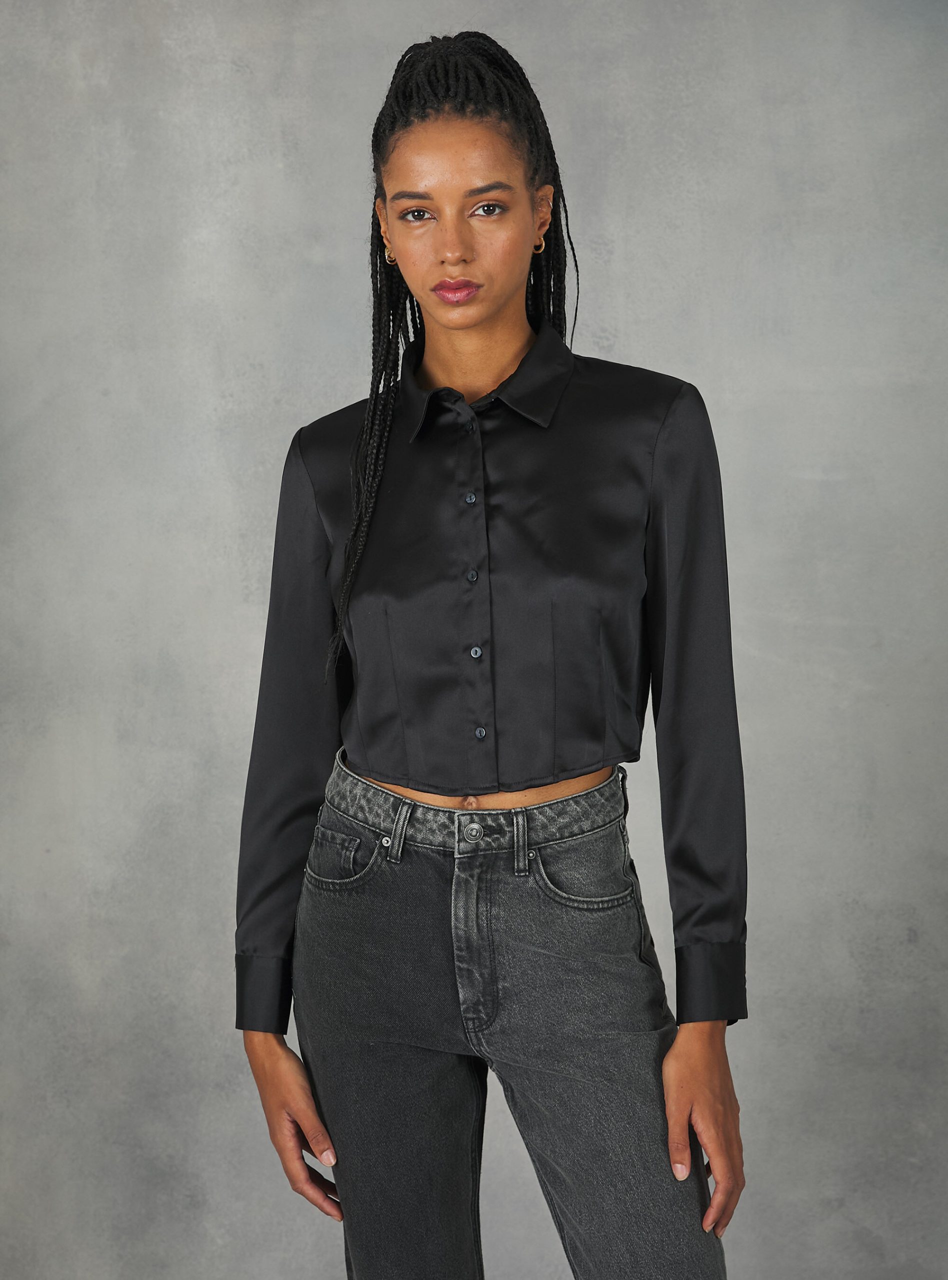 Hemden Frauen Reduzierter Preis Bk1 Black Alcott Cropped Satin Shirt With Darts – 1